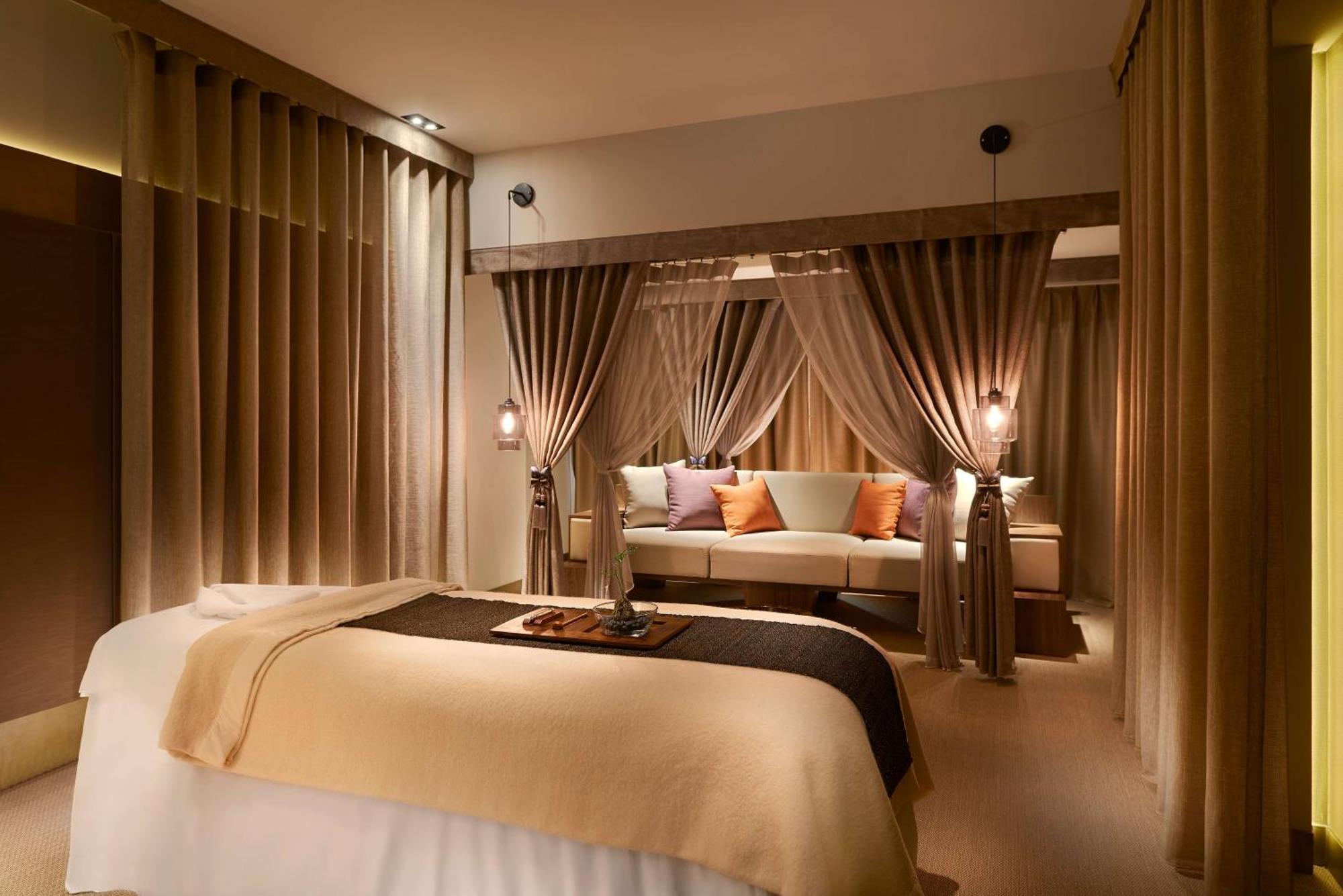 Grand Hyatt Taipei Exterior foto A treatment room at the Four Seasons Spa