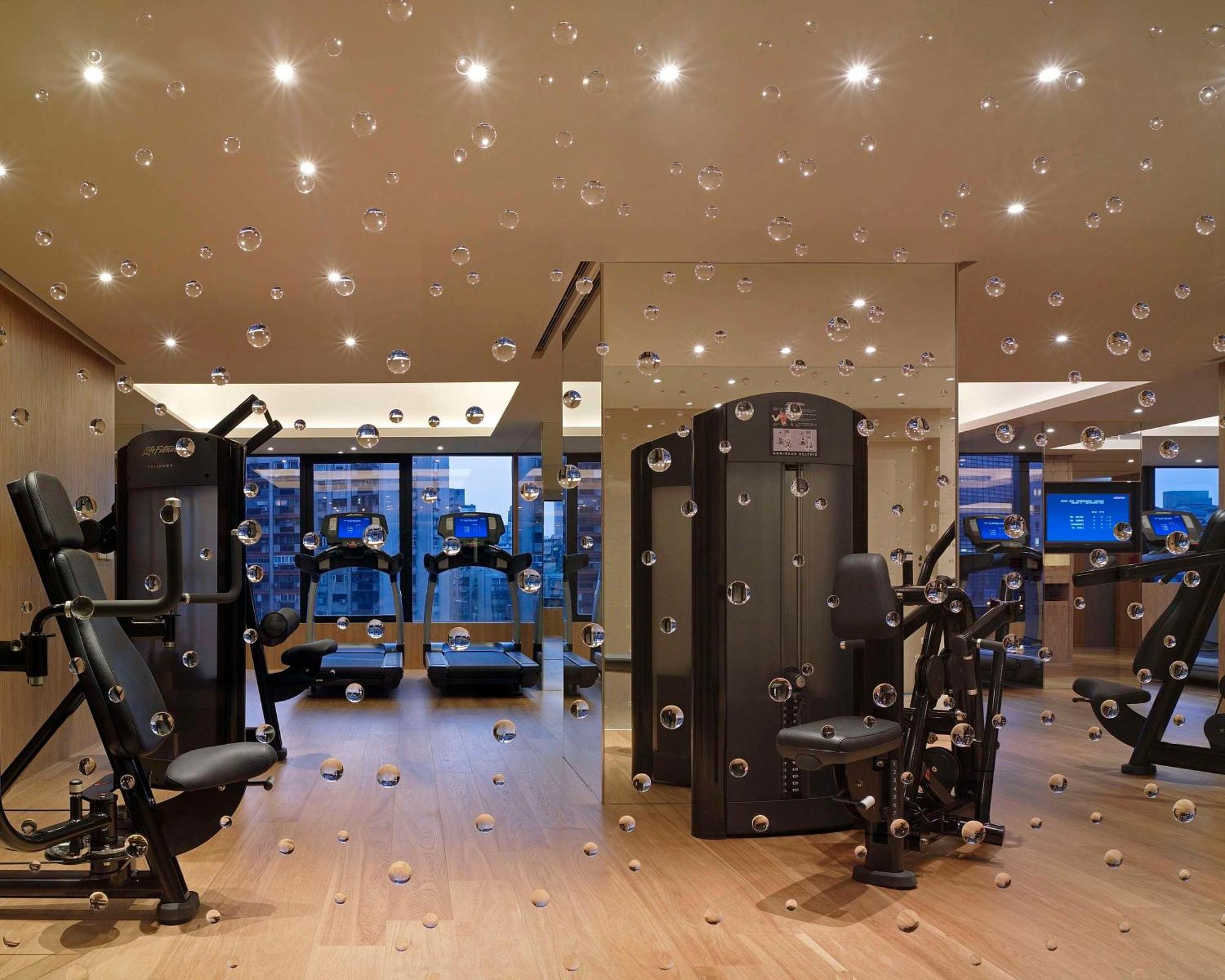 Grand Hyatt Taipei Exterior foto The gym at The Landmark, Hong Kong
